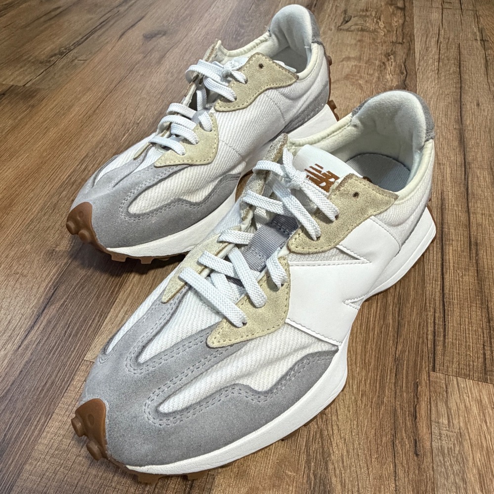 New Balance 327 Moonbeam Rain Cloud White Gum Suede Sneakers Womens Size 8